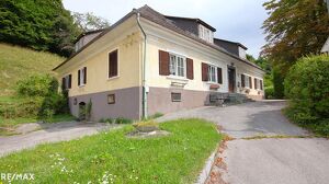 Großzügiges, sanierungsbedürftiges Altbauhaus mit Charakter und Potenzial