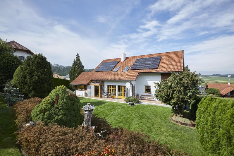 Großzügiges Wohnhaus mit wunderschönem Garten!