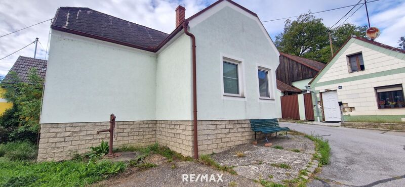 Kleines, sanierungsbedürftiges Haus in ruhiger Lage mit vielseitig nutzbarem Nebengebäude