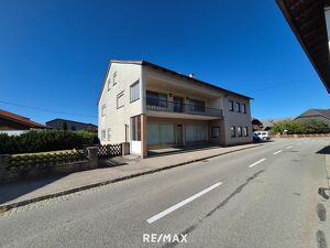 Mehrfamilienhaus mit Geschäftslokal