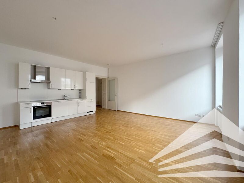 Stilvolle 2 Zimmer-Altbauwohnung mit Küche & Loggia in zentraler Lage