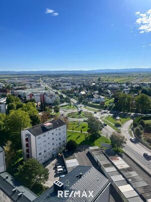 Zentrumsnahe Wohnung mit Küche, Loggia und Traumaussicht!