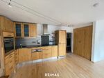 Miete: 2-Zimmer-Dachgeschosswohnung mit guter Anbindung