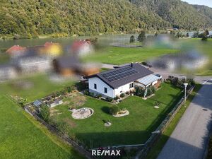 Neuwertiger Bungalow mit Doppelgarage an der Donau