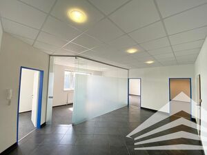 Gut sichtbares Büro mit Werbemöglichkeit in Leonding!