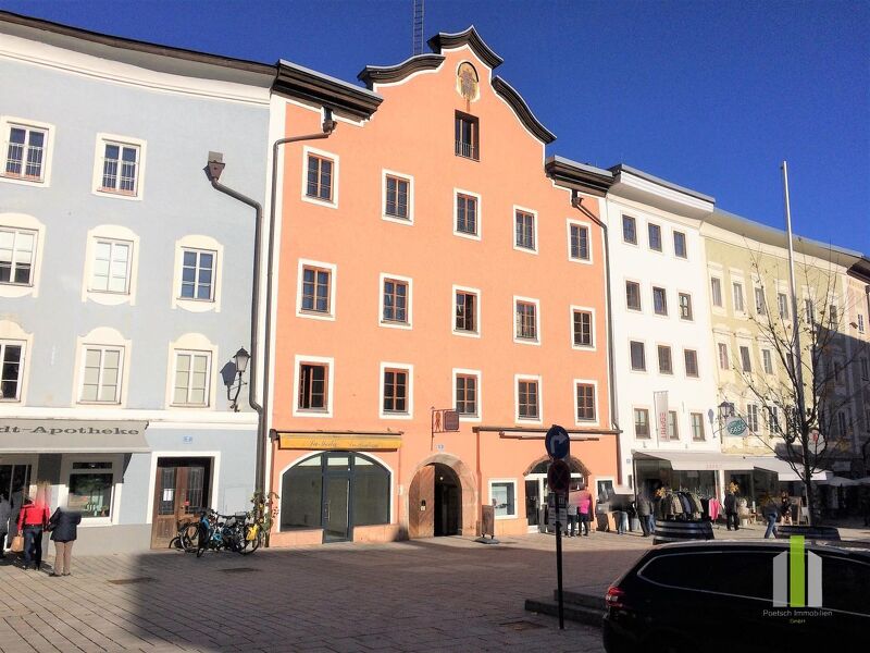 Direkt am Bayrhamerplatz