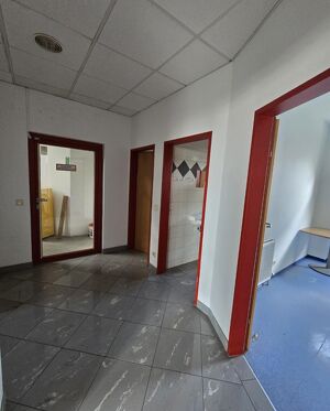 *ALL INCLUSIVE MIETE*Lagerhalle ++ Werkstatt ++Büro++ mit diversen Möglichkeiten! ca. 60m2 + Autoabstellplätze + Mitbenutzung von Gabelstapler & 