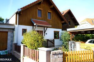 Heimeliges Doppelhaus in Holzbauweise ? Wohnen mit Wohlfühlfaktor in ruhiger Siedlungslage!