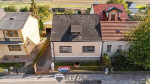"Charmantes Haus, sanieren und dabei neu gestalten, mit großem Garten"