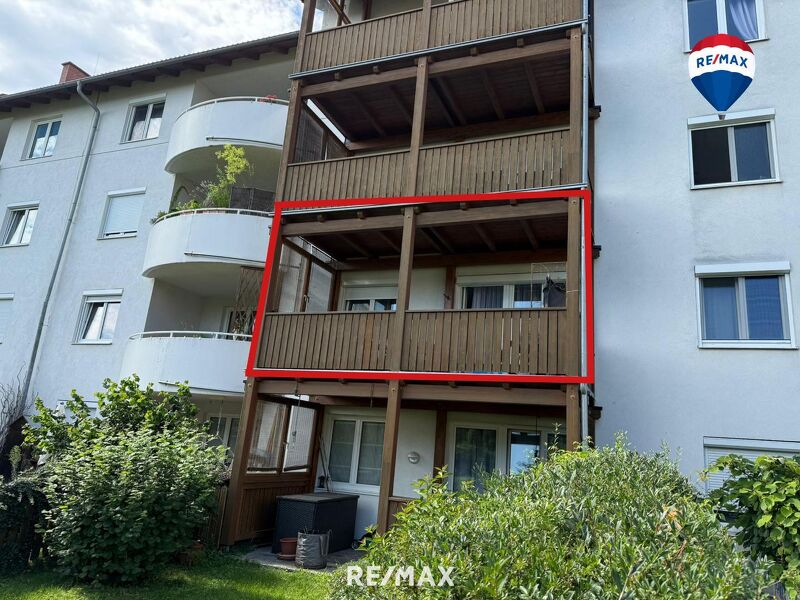 Ruhige 2-Zimmer-Wohnung mit Hof-Loggia und Tiefgaragenplatz