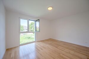 "Neue Wohnung im neuen Wohnhaus mit großem Balkon und mit hochwertiger Küche bei Baden"