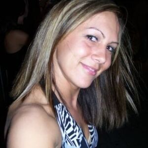 28 Jahre, arbeite im Schönheitsbereich