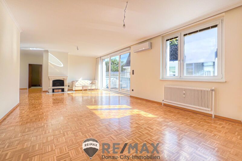 ?Rare Parkside Living! Near Vienna?s Romantic English Garden!?