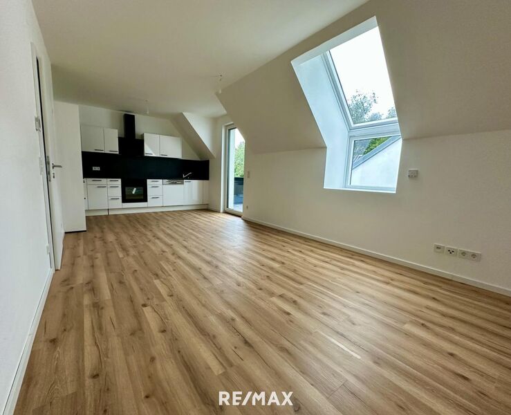 Erstbezug! Top 6! Wunderschöne zentrumsnahe 3-Zimmer Wohnung mit Balkon!