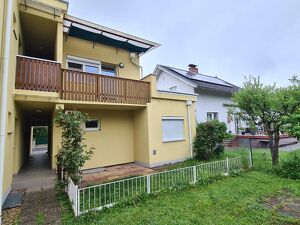Maisonette mit Terrasse, Gartenanteil und Parkplatz