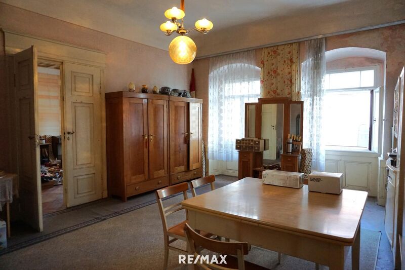 Räumlichkeiten mit Potential zum imposanten Büro - Ca. 120m2 im 1. Stock