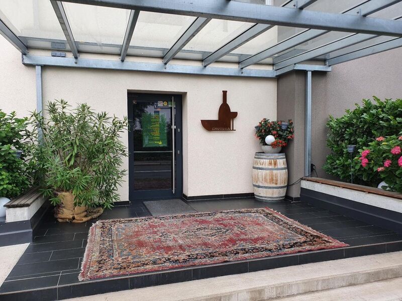 Trendiges Innenstadtlokal mit großem Gastgarten, Villach Zentrum