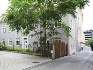 Renovierungsbedürftiges ZInshaus mit aureichend Parkplätzen im Trendbezirk Graz/Lend