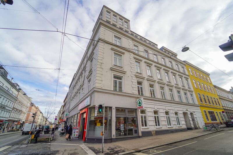 Provisionsfrei | Helle 2 Zimmer DG - Wohnung | wenige Schritte entfernt - Stra&szlig;ebahnlinie 46 | N&auml;he U6 Thaliastra&szlig;e