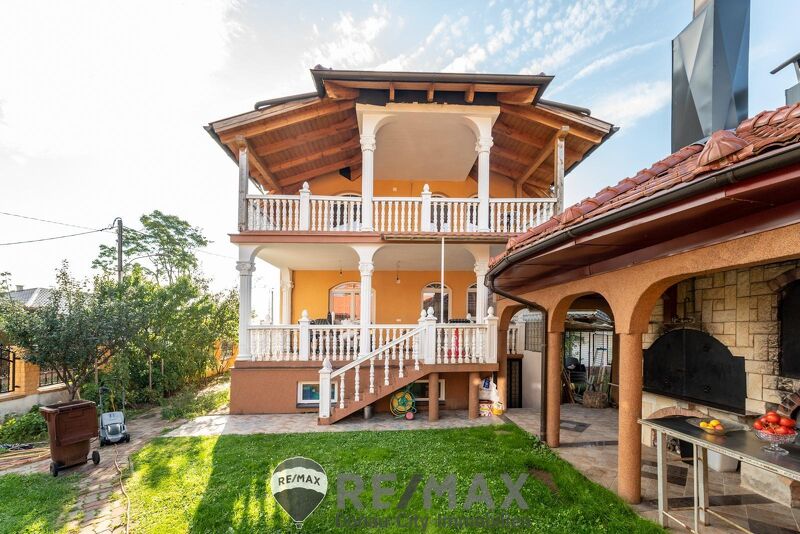 "Für Ein oder zwei Familien - Haus mit Eleganz"