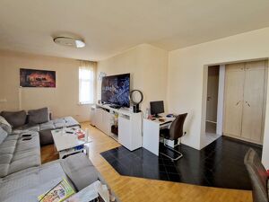 Helle 2,5-Zimmer-Wohnung mit hervorragender Infrastruktur