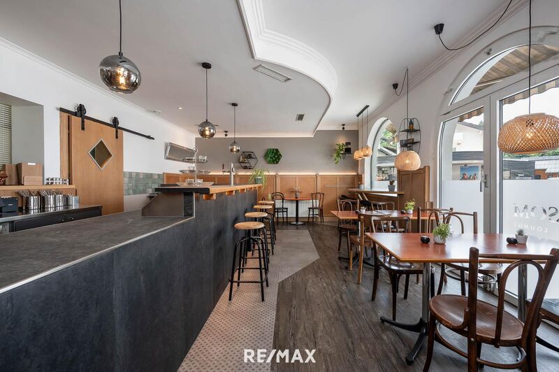 Modernes Gesch&auml;ftslokal mit zwei Wohnungen im Zentrum von Wagrain