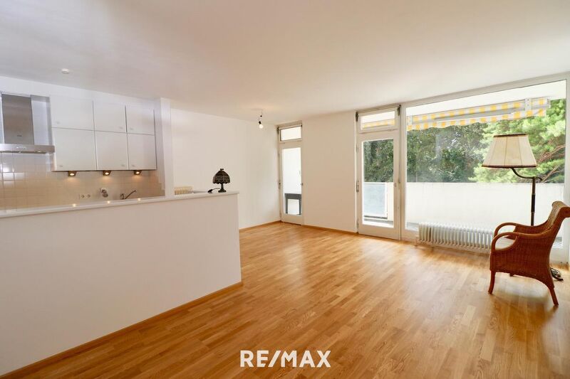 Gem&uuml;tliche 3 Zimmer Wohnung mit gro&szlig;em Balkon und Blick ins Gr&uuml;ne!