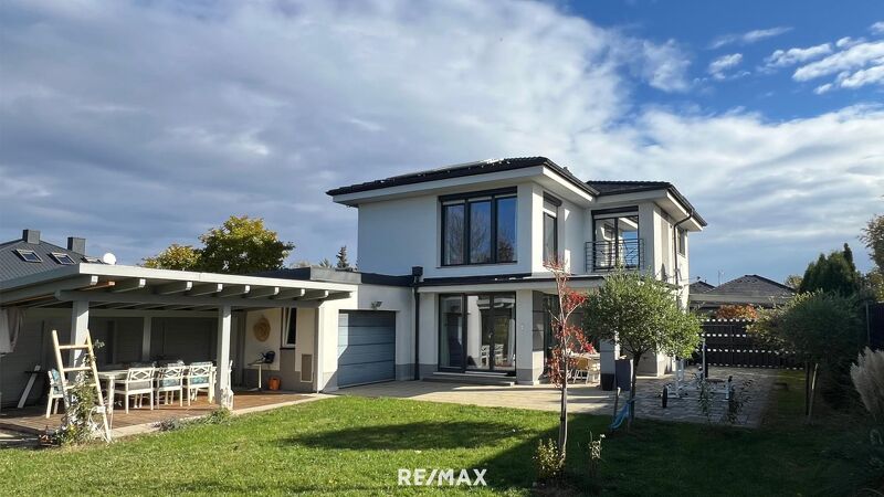 Wohnen mit bester Aussicht und schönem Garten!