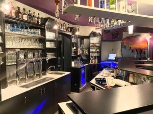 Gastronomielokal zur Übernahme - Ideal für Bäcker, Cafe-Konditorei oder Bar mit Schanigartenmöglichkeit im Innenhof !!