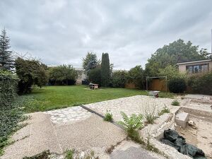 Großzügiges Grundstück mit optimaler Infrastruktur!