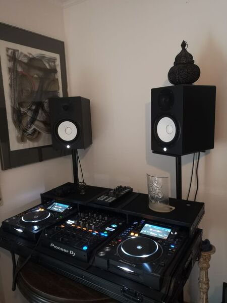 Pioneer DJM 900NXS2, 2x CDJ 2000NXS2, 2x Yamaha HS8, Zomo Flighcase