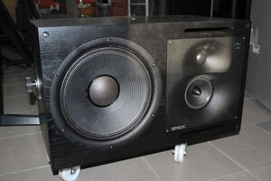 2x Genelec 1037B Aktive Studiolautsprecher