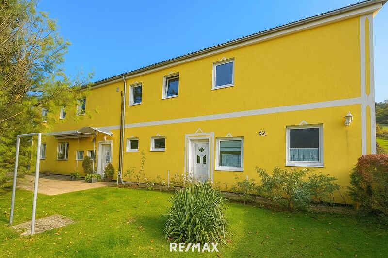 Sanierungsbed&uuml;rftiges Mehrfamilienhaus mit gro&szlig;em Grundst&uuml;ck und hoher Bebauungsdichte