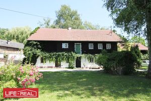 Charmantes Bauernsacherl mit Nebengebäuden - Dorfgebietwidmung, großzügigem Baugrundstück und Grünland