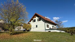 Bezugsfertiges Fertigteilhaus auf einem sonnigen Grundstück