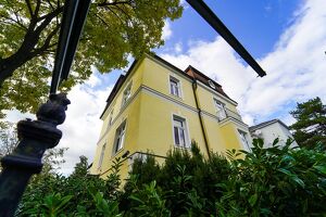 Charmante Altbauvilla mit sonniger Dachterrasse | 11,5 Zimmer - vielfältige Nutzungsmöglichkeit | Nähe Klinik Hietzing