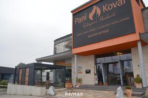 Modernes Büro mit Dachterrasse in gepflegtem Zustand