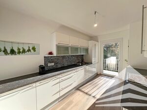 Großzügige, helle 2,5-Zimmer Wohnung in Bahnhofsnähe!