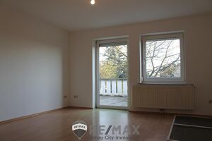 "helle Wohnung mit großer Terrasse!"