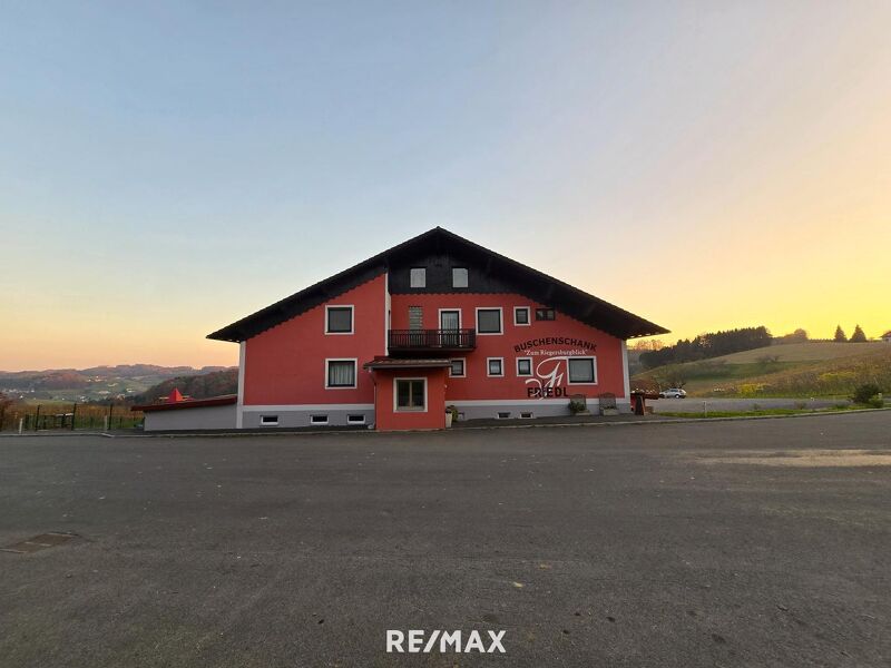 Großes Haus für Visionäre in Aussichtslage (Buschenschank, Weingärten)