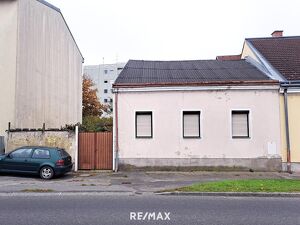 ZENTRAL! Sanierungsbedürftiges Einfamilienhaus