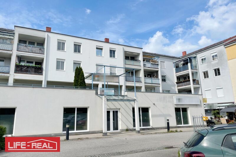 Vielseitig nutzbare Gewerbefl&auml;che mit Terrasse und Stellpl&auml;tzen ? sofort verf&uuml;gbar