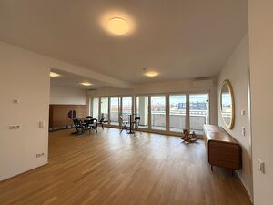 4 Schlafz. und ein großes Wohnzimmer der gehobenen Klasse, inkl. 2 PP // 4 bedr. and a large, upscale living, including 2 parking spaces //