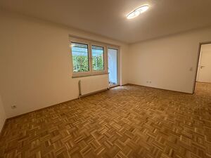 frisch renovierte 3-Zimmer-Wohnung mit gr&uuml;ner Terrasse