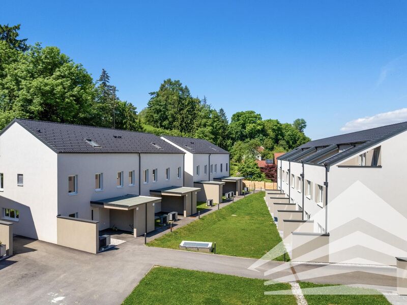 Pichling/Ebelsberg: Unterkellertes Reihenhaus mit Dachterrasse zum Erstbezug!