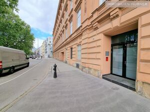 B&uuml;ro und Ecklokal an der unteren Donaustra&szlig;e