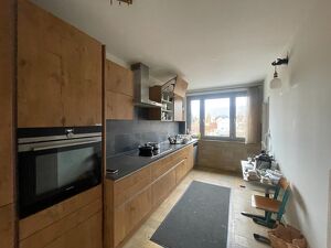 Ger&auml;umige und zentrumsnahe Wohnung mit Garage