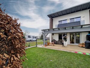Modernes Eckreihenhaus mit Garten, Doppelcarport in Feldkirchen