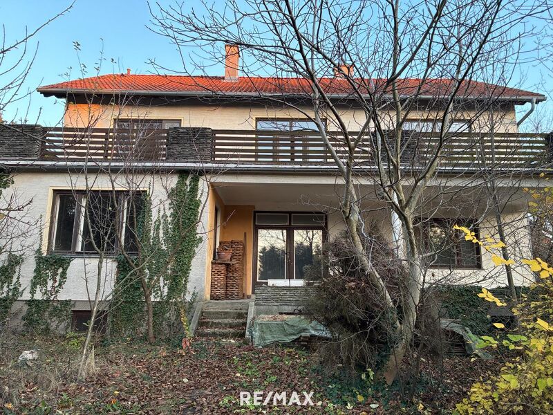 Sanierungsbed&uuml;rftiges Haus auf gro&szlig;em Grundst&uuml;ck! Erwecken Sie es aus dem Dornr&ouml;schenschlaf!