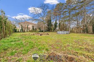 "Baugrundst&uuml;ck in herrlicher Ruhelage von Strasshof ? 738 m&sup2;"